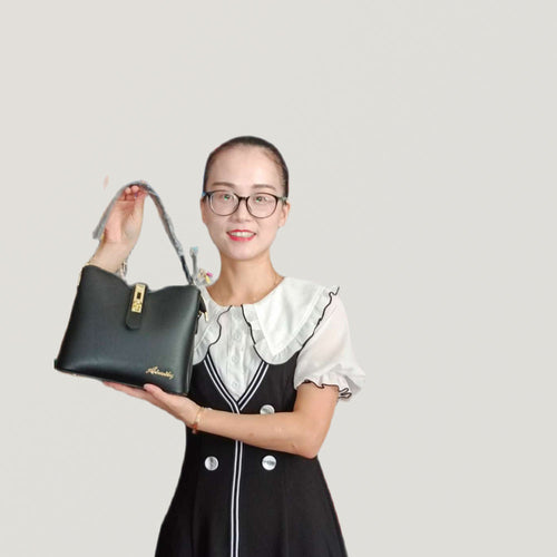 Bolso de Mano Piel Sintética — Estilo Sobre Elegante